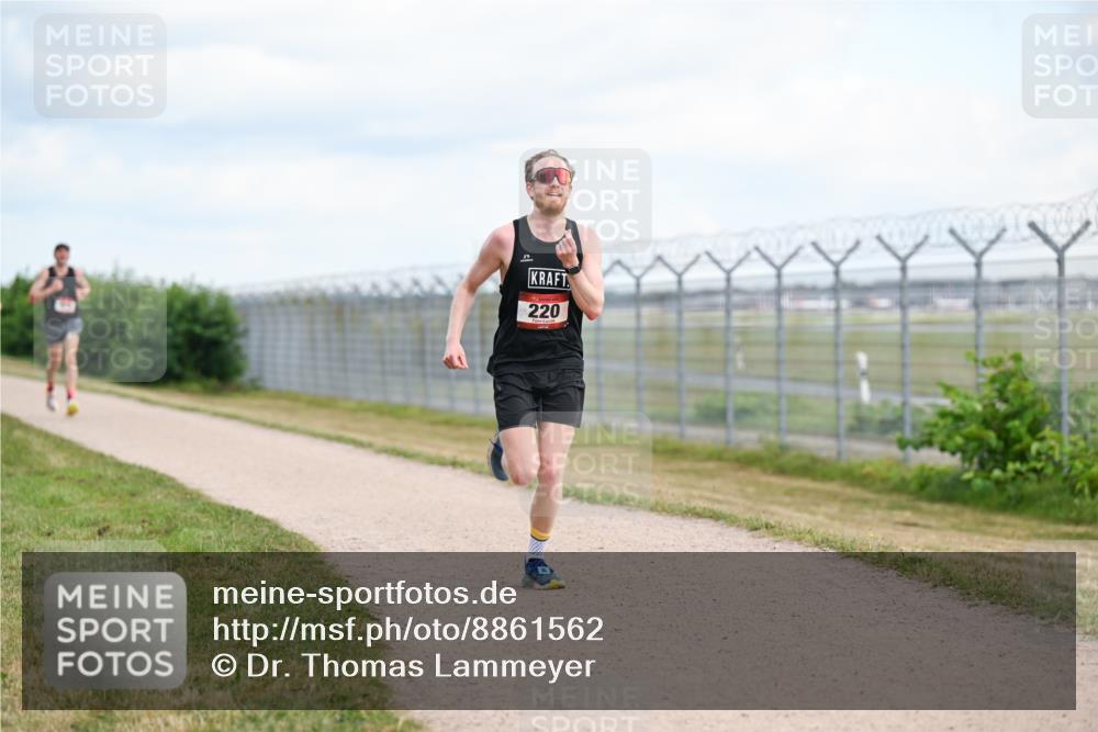 14.09.2025 - Airport Race Dr. Thomas Lammeyer http://msf.ph/oto/8861562 14.09.2025 11:57:49 Laufen 220 meine-sportfotos.de