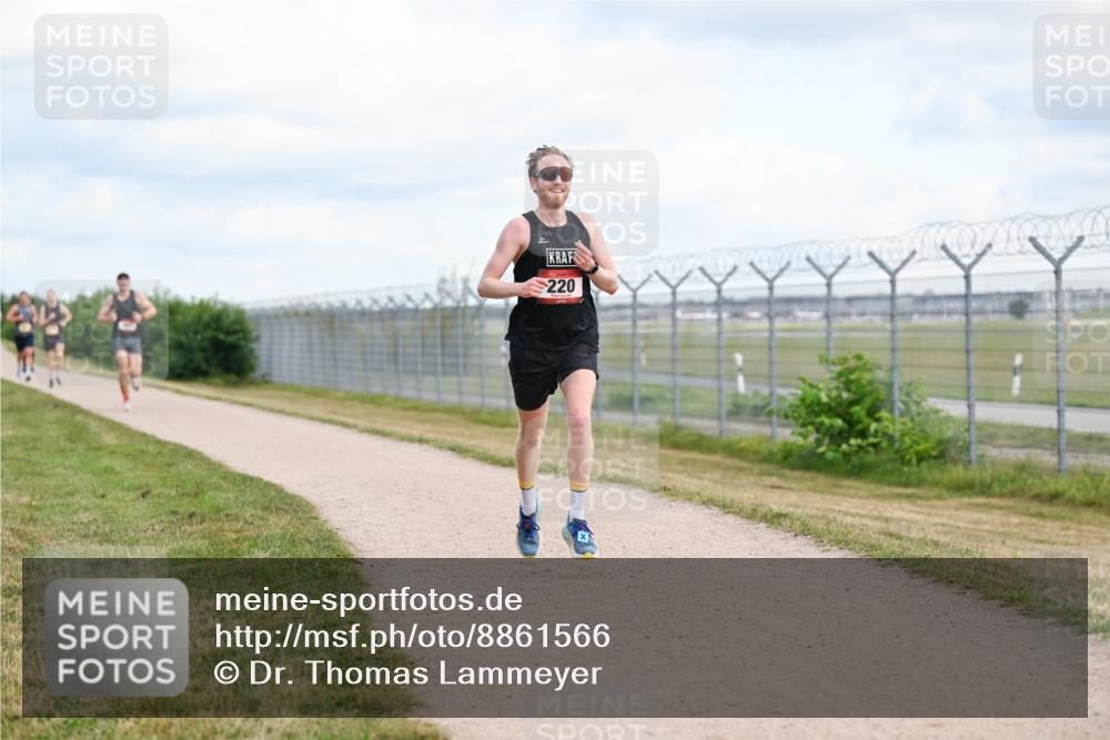 14.09.2025 - Airport Race Dr. Thomas Lammeyer http://msf.ph/oto/8861566 14.09.2025 11:57:49 Laufen 220 meine-sportfotos.de