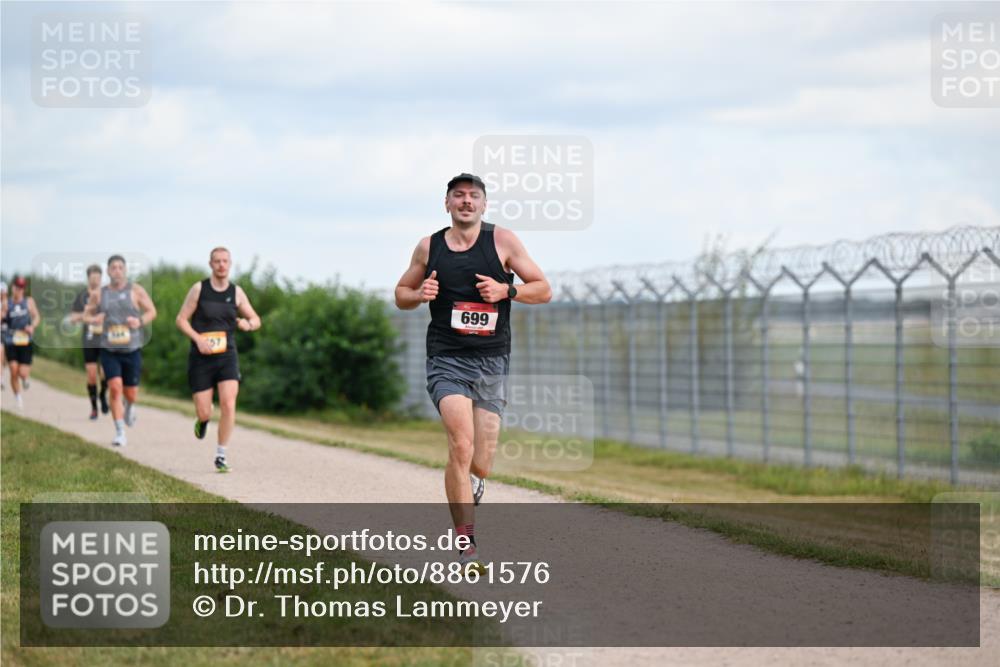 14.09.2025 - Airport Race Dr. Thomas Lammeyer http://msf.ph/oto/8861576 14.09.2025 11:57:54 Laufen 699 meine-sportfotos.de
