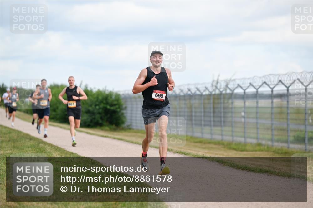 14.09.2025 - Airport Race Dr. Thomas Lammeyer http://msf.ph/oto/8861578 14.09.2025 11:57:54 Laufen 457, 699 meine-sportfotos.de
