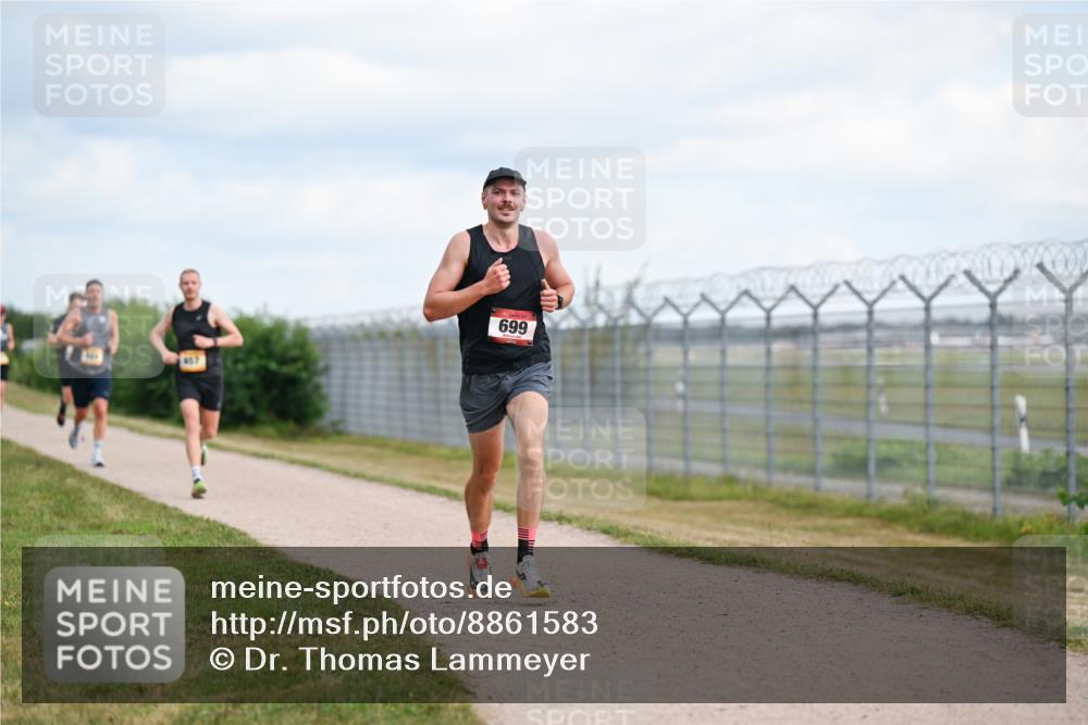 14.09.2025 - Airport Race Dr. Thomas Lammeyer http://msf.ph/oto/8861583 14.09.2025 11:57:55 Laufen 457, 699 meine-sportfotos.de
