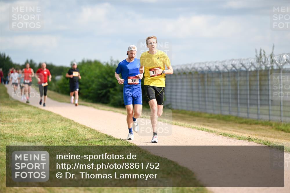 14.09.2025 - Airport Race Dr. Thomas Lammeyer http://msf.ph/oto/8861752 14.09.2025 11:58:40 Laufen 19, 78 meine-sportfotos.de