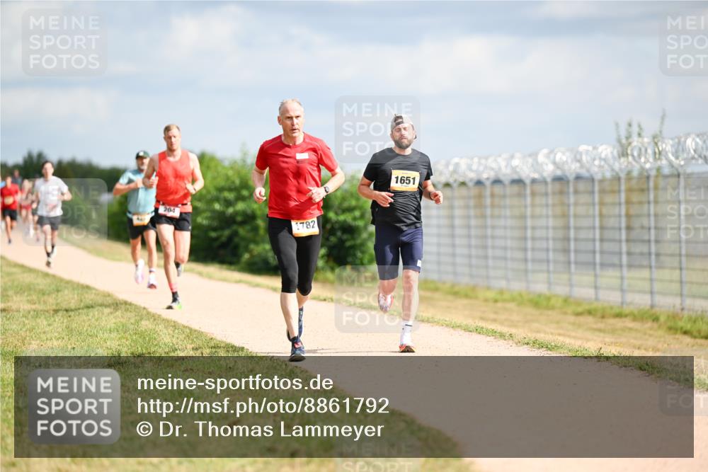 14.09.2025 - Airport Race Dr. Thomas Lammeyer http://msf.ph/oto/8861792 14.09.2025 11:58:49 Laufen 204, 1782, 1651 meine-sportfotos.de