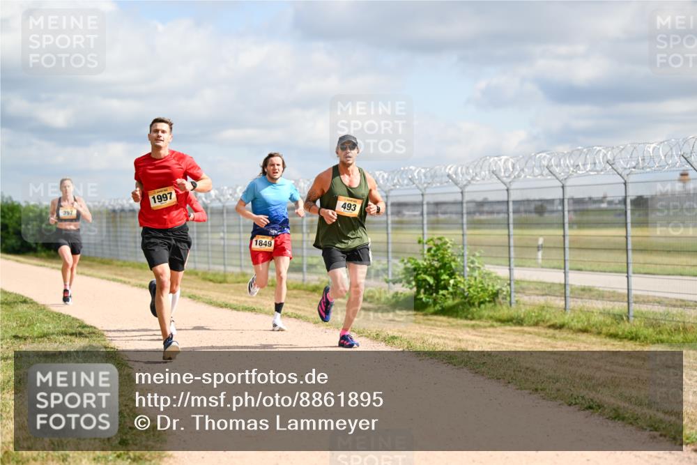 14.09.2025 - Airport Race Dr. Thomas Lammeyer http://msf.ph/oto/8861895 14.09.2025 11:59:12 Laufen 397, 1997, 1849, 493 meine-sportfotos.de