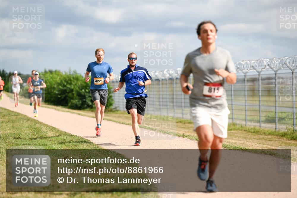14.09.2025 - Airport Race Dr. Thomas Lammeyer http://msf.ph/oto/8861966 14.09.2025 11:59:33 Laufen 3, 4221, 815 meine-sportfotos.de