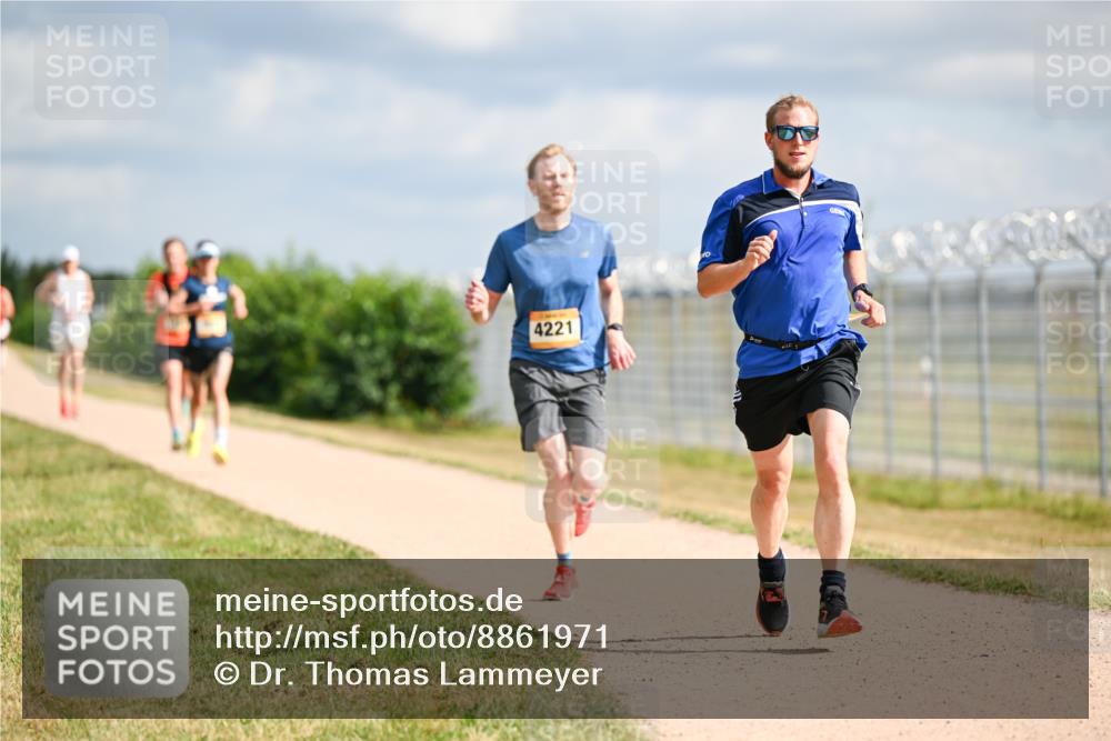 14.09.2025 - Airport Race Dr. Thomas Lammeyer http://msf.ph/oto/8861971 14.09.2025 11:59:34 Laufen 4221 meine-sportfotos.de