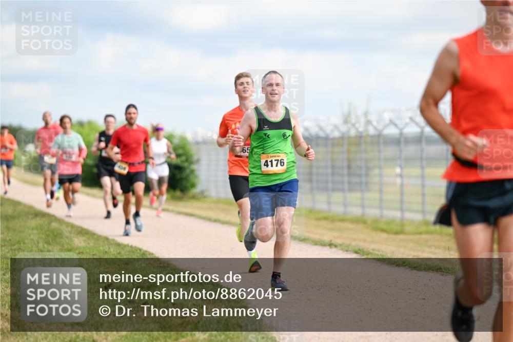 14.09.2025 - Airport Race Dr. Thomas Lammeyer http://msf.ph/oto/8862045 14.09.2025 11:59:53 Laufen 65, 4176 meine-sportfotos.de