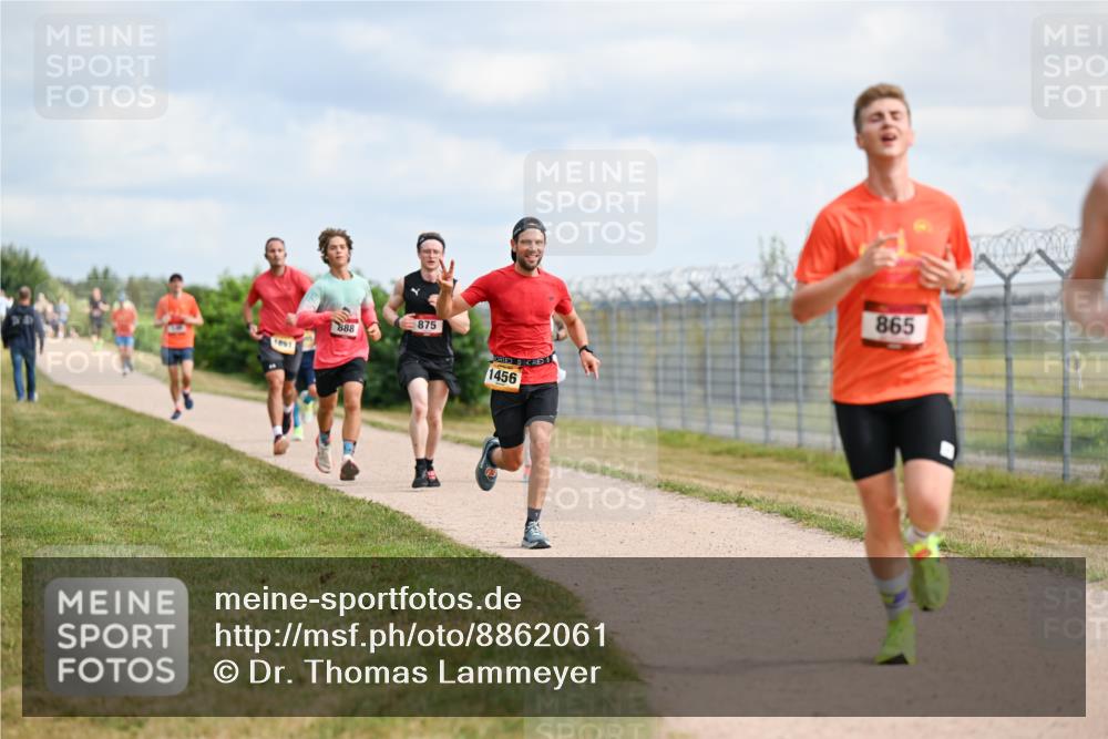 14.09.2025 - Airport Race Dr. Thomas Lammeyer http://msf.ph/oto/8862061 14.09.2025 11:59:55 Laufen 1891, 888, 875, 1456, 865 meine-sportfotos.de