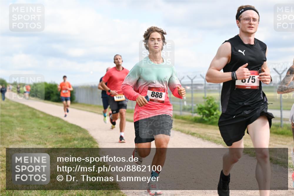 14.09.2025 - Airport Race Dr. Thomas Lammeyer http://msf.ph/oto/8862100 14.09.2025 12:00:01 Laufen 189, 888, 675 meine-sportfotos.de
