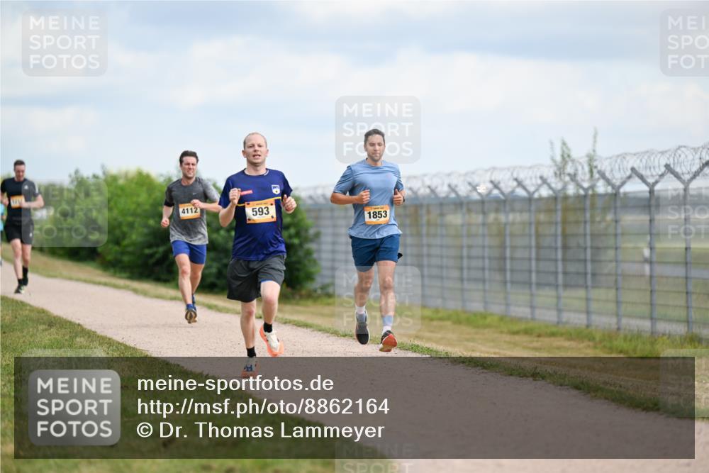 14.09.2025 - Airport Race Dr. Thomas Lammeyer http://msf.ph/oto/8862164 14.09.2025 12:00:40 Laufen 4112, 593, 1853 meine-sportfotos.de