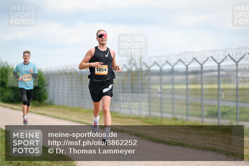 14.09.2025 - Airport Race Dr. Thomas Lammeyer http://msf.ph/oto/8862252 14.09.2025 12:00:57 Laufen 1054, 2165 meine-sportfotos.de