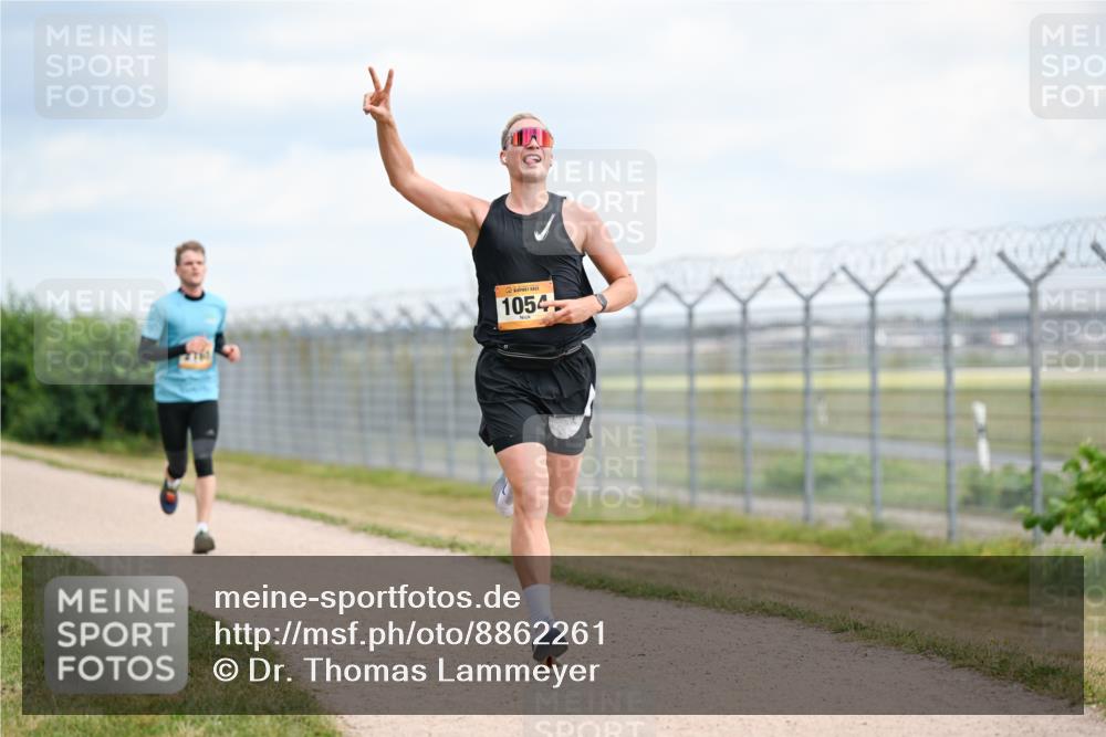 14.09.2025 - Airport Race Dr. Thomas Lammeyer http://msf.ph/oto/8862261 14.09.2025 12:00:58 Laufen 1054, 2761 meine-sportfotos.de