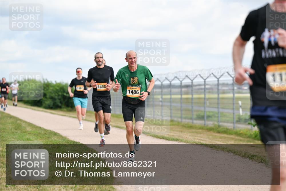 14.09.2025 - Airport Race Dr. Thomas Lammeyer http://msf.ph/oto/8862321 14.09.2025 12:01:12 Laufen 1042, 1455, 1486, 11 meine-sportfotos.de