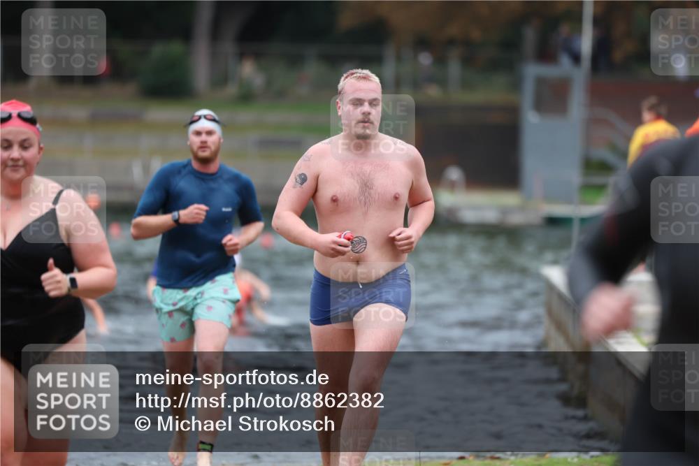 14.09.2025 - Stadtparktriathlon Michael Strokosch http://msf.ph/oto/8862382 14.09.2025 09:50:27 Schwimmen 532, 553, 571, 588, 592, 595 meine-sportfotos.de