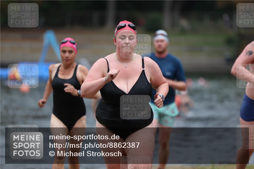 14.09.2025 - Stadtparktriathlon Michael Strokosch http://msf.ph/oto/8862387 14.09.2025 09:50:28 Schwimmen 532, 553, 571, 588, 592, 595 meine-sportfotos.de