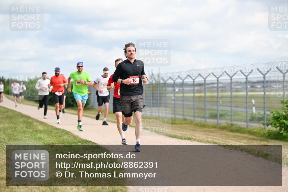 14.09.2025 - Airport Race Dr. Thomas Lammeyer http://msf.ph/oto/8862391 14.09.2025 12:01:23 Laufen 16, 1940 meine-sportfotos.de