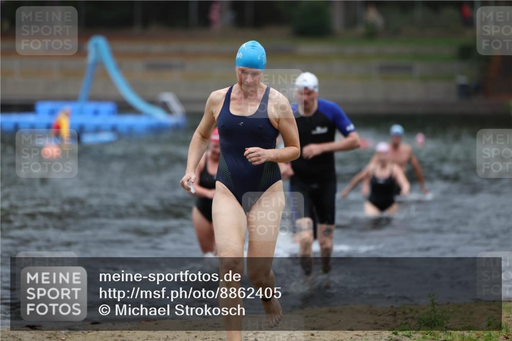 14.09.2025 - Stadtparktriathlon Michael Strokosch http://msf.ph/oto/8862405 14.09.2025 09:50:37 Schwimmen 535, 566, 589, 592 meine-sportfotos.de