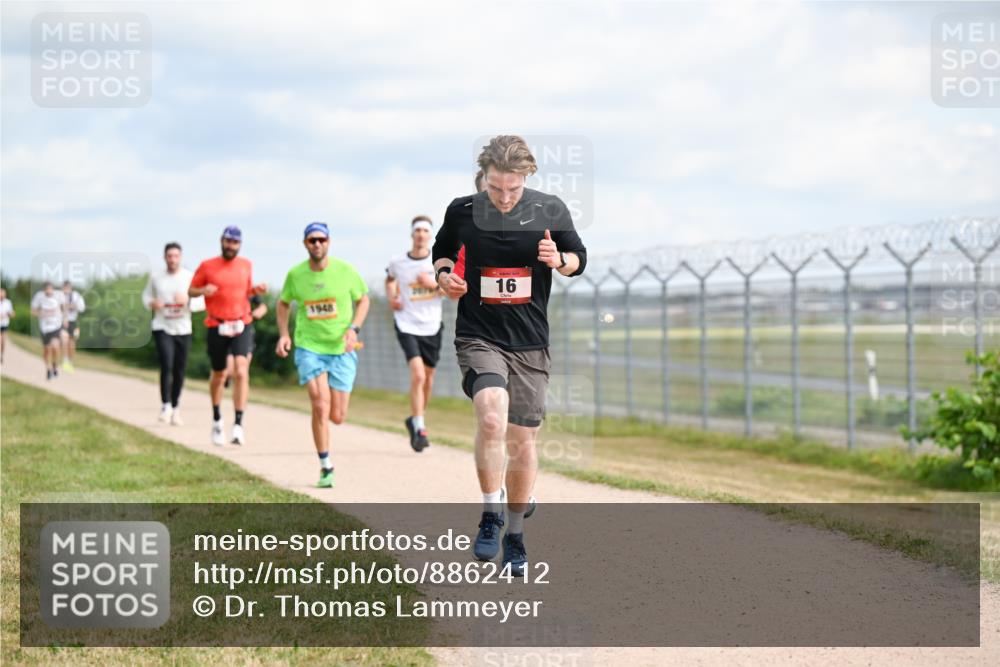14.09.2025 - Airport Race Dr. Thomas Lammeyer http://msf.ph/oto/8862412 14.09.2025 12:01:23 Laufen 16, 1948 meine-sportfotos.de