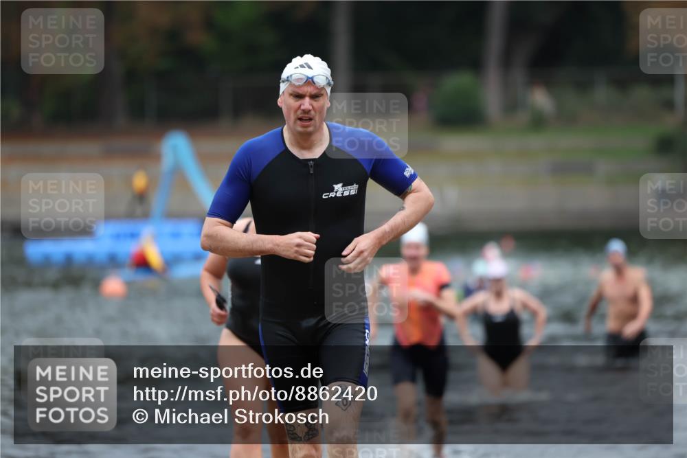 14.09.2025 - Stadtparktriathlon Michael Strokosch http://msf.ph/oto/8862420 14.09.2025 09:50:41 Schwimmen 535, 539, 566, 589, 592 meine-sportfotos.de