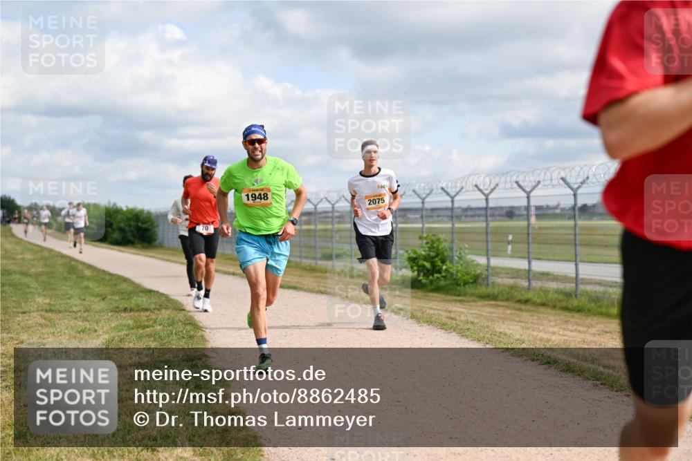 14.09.2025 - Airport Race Dr. Thomas Lammeyer http://msf.ph/oto/8862485 14.09.2025 12:01:27 Laufen 70, 1948, 2075 meine-sportfotos.de