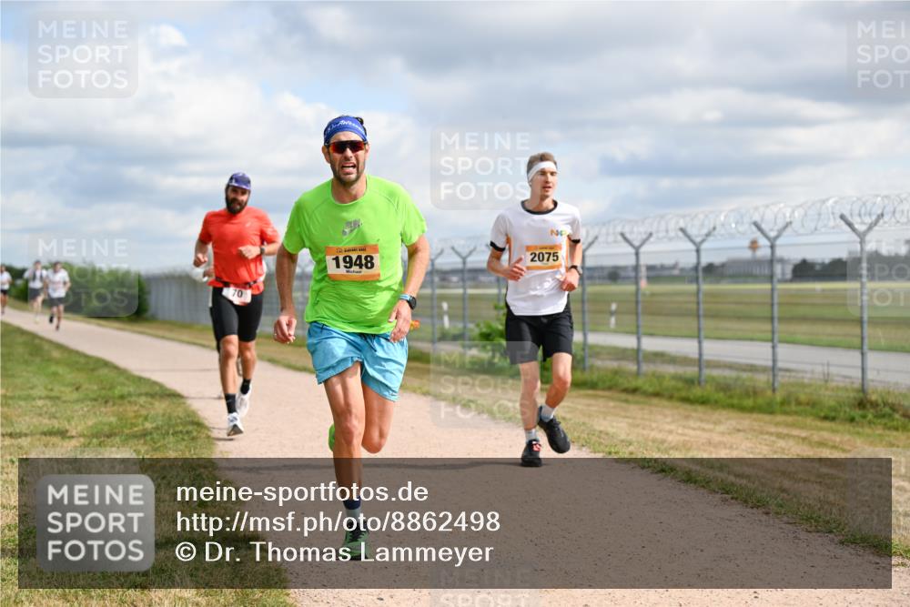 14.09.2025 - Airport Race Dr. Thomas Lammeyer http://msf.ph/oto/8862498 14.09.2025 12:01:28 Laufen 70, 1948, 2075 meine-sportfotos.de