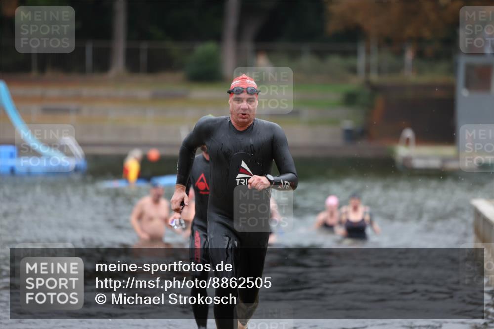 14.09.2025 - Stadtparktriathlon Michael Strokosch http://msf.ph/oto/8862505 14.09.2025 09:51:23 Schwimmen 542, 581 meine-sportfotos.de