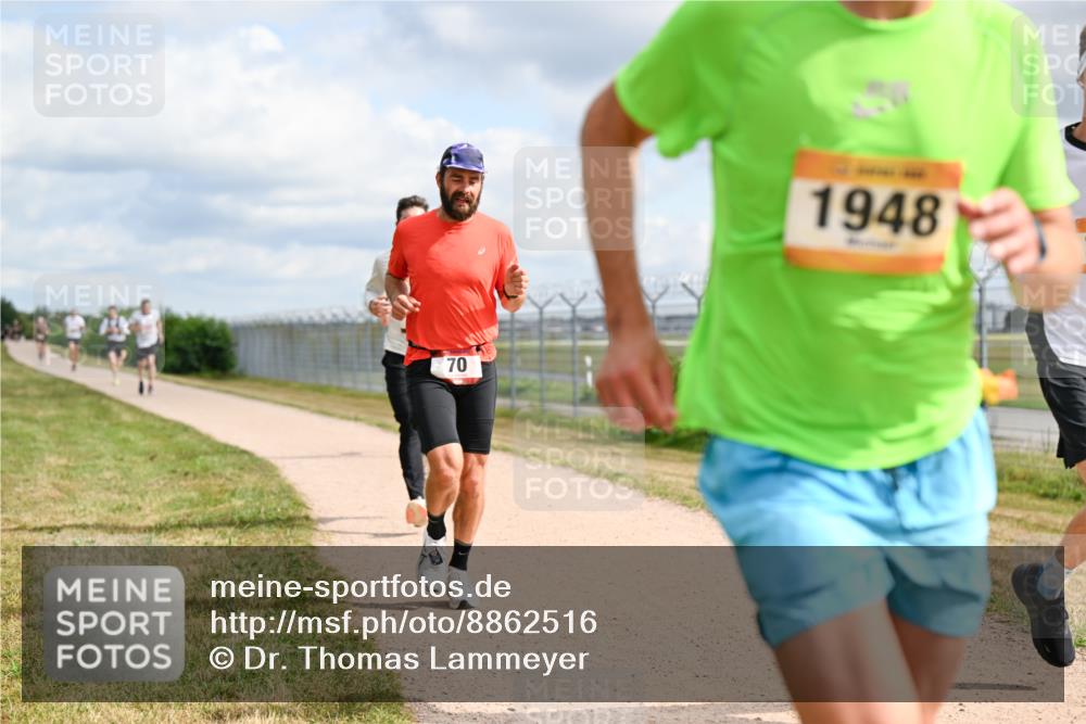 14.09.2025 - Airport Race Dr. Thomas Lammeyer http://msf.ph/oto/8862516 14.09.2025 12:01:29 Laufen 70, 1948 meine-sportfotos.de