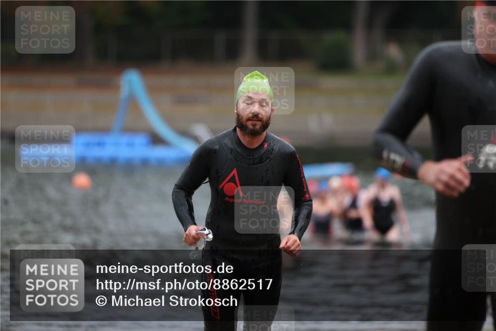 14.09.2025 - Stadtparktriathlon Michael Strokosch http://msf.ph/oto/8862517 14.09.2025 09:51:26 Schwimmen 542, 581 meine-sportfotos.de
