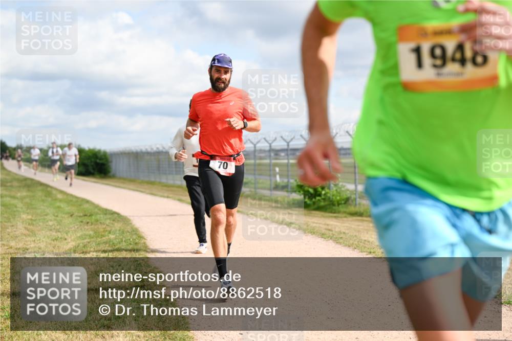14.09.2025 - Airport Race Dr. Thomas Lammeyer http://msf.ph/oto/8862518 14.09.2025 12:01:29 Laufen 70, 1946 meine-sportfotos.de