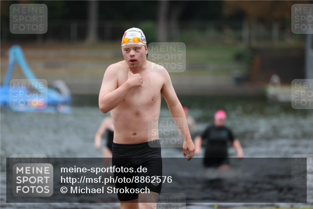 14.09.2025 - Stadtparktriathlon Michael Strokosch http://msf.ph/oto/8862576 14.09.2025 09:52:00 Schwimmen 562, 599, 615 meine-sportfotos.de