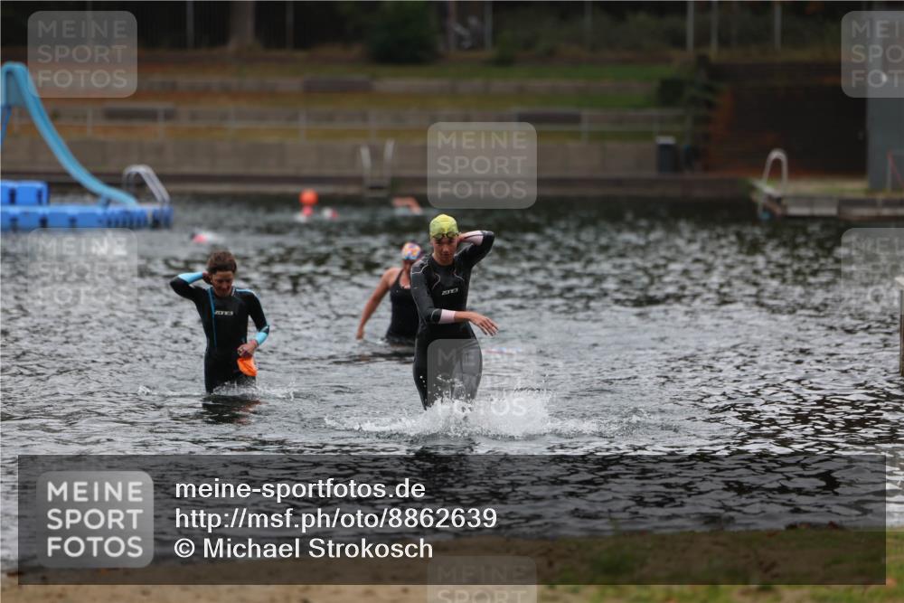 14.09.2025 - Stadtparktriathlon Michael Strokosch http://msf.ph/oto/8862639 14.09.2025 10:09:34 Schwimmen 629, 681, 717 meine-sportfotos.de