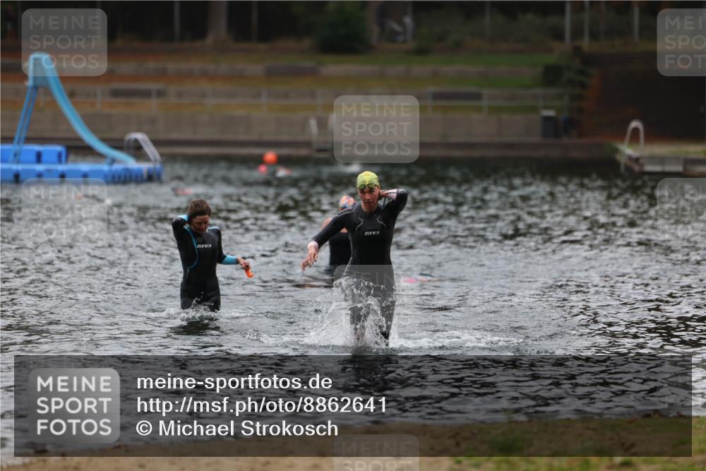 14.09.2025 - Stadtparktriathlon Michael Strokosch http://msf.ph/oto/8862641 14.09.2025 10:09:34 Schwimmen 629, 681, 717 meine-sportfotos.de