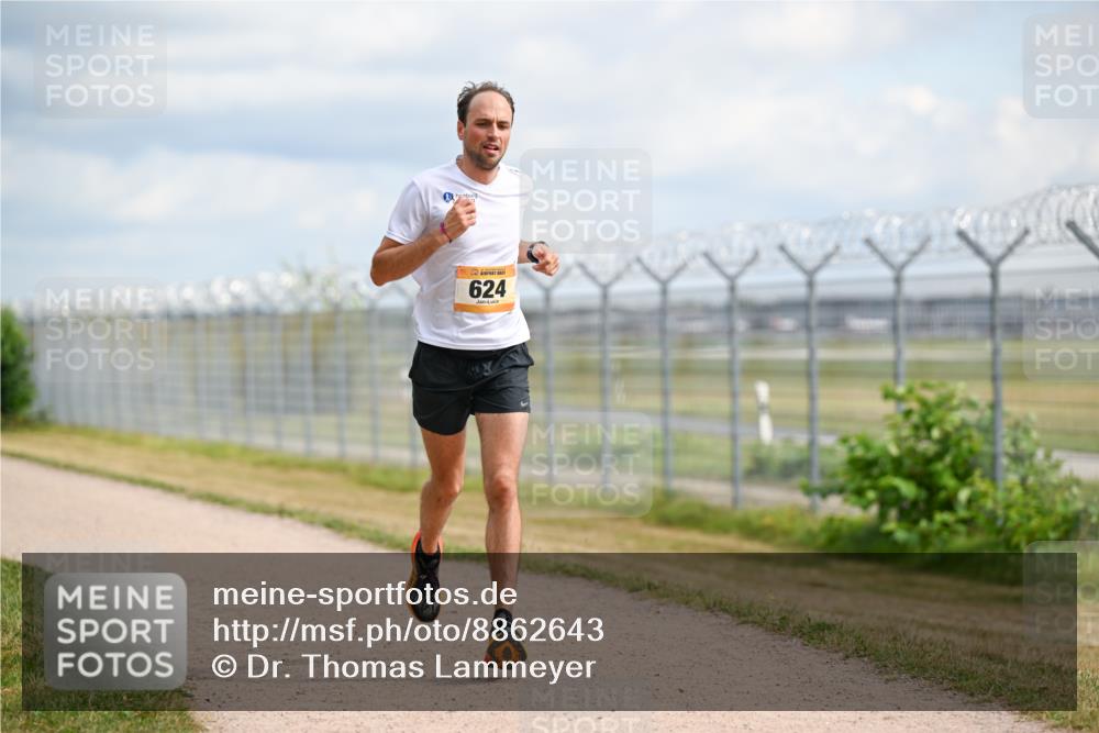 14.09.2025 - Airport Race Dr. Thomas Lammeyer http://msf.ph/oto/8862643 14.09.2025 12:01:44 Laufen 624 meine-sportfotos.de