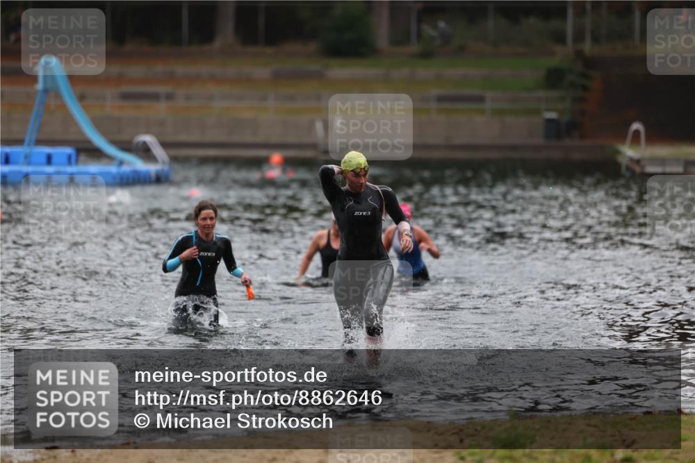 14.09.2025 - Stadtparktriathlon Michael Strokosch http://msf.ph/oto/8862646 14.09.2025 10:09:36 Schwimmen 681, 717 meine-sportfotos.de