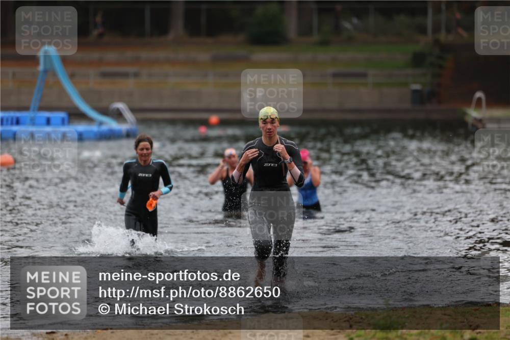 14.09.2025 - Stadtparktriathlon Michael Strokosch http://msf.ph/oto/8862650 14.09.2025 10:09:37 Schwimmen 681, 717 meine-sportfotos.de