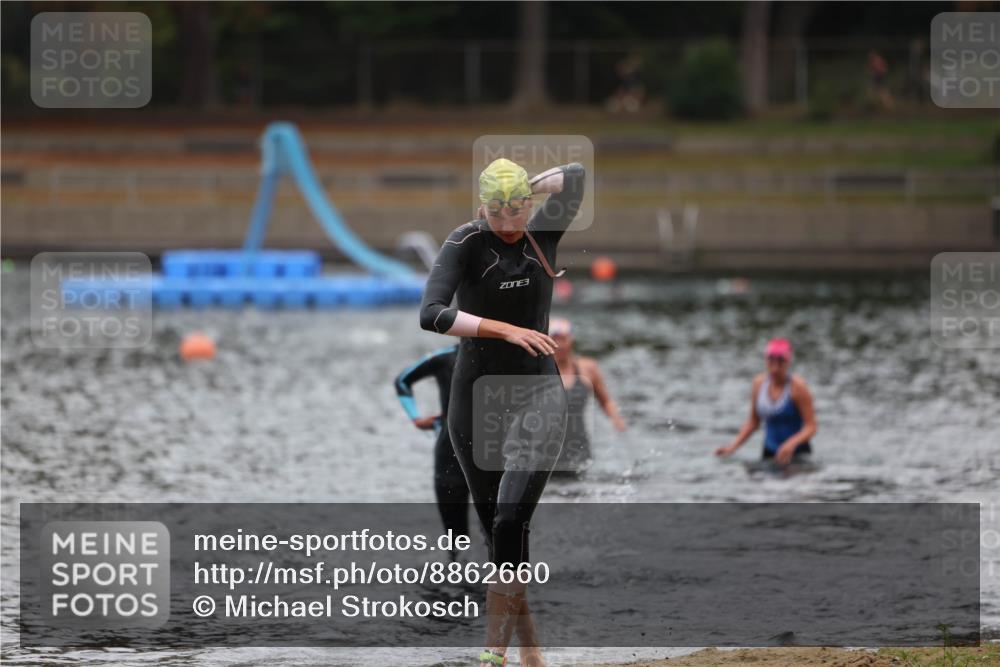 14.09.2025 - Stadtparktriathlon Michael Strokosch http://msf.ph/oto/8862660 14.09.2025 10:09:39 Schwimmen 681, 717 meine-sportfotos.de