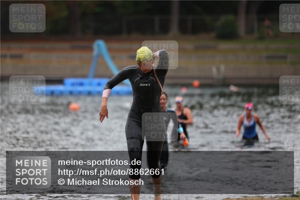 14.09.2025 - Stadtparktriathlon Michael Strokosch http://msf.ph/oto/8862661 14.09.2025 10:09:39 Schwimmen 681, 717 meine-sportfotos.de