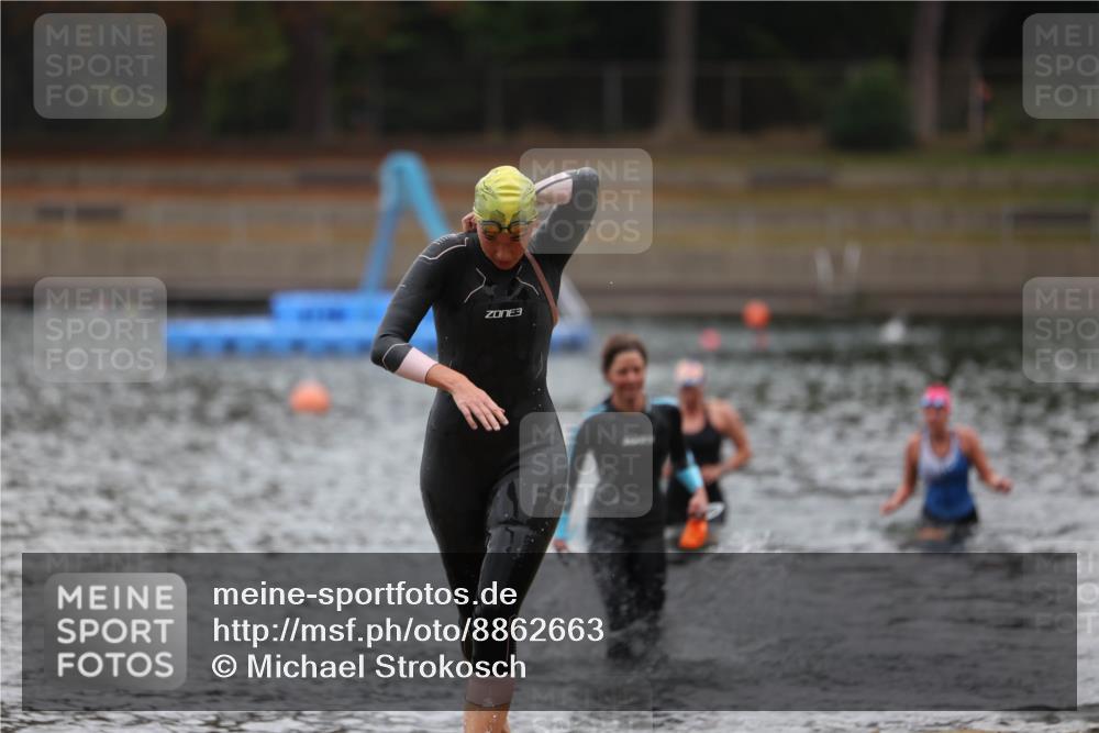 14.09.2025 - Stadtparktriathlon Michael Strokosch http://msf.ph/oto/8862663 14.09.2025 10:09:39 Schwimmen 681, 717 meine-sportfotos.de
