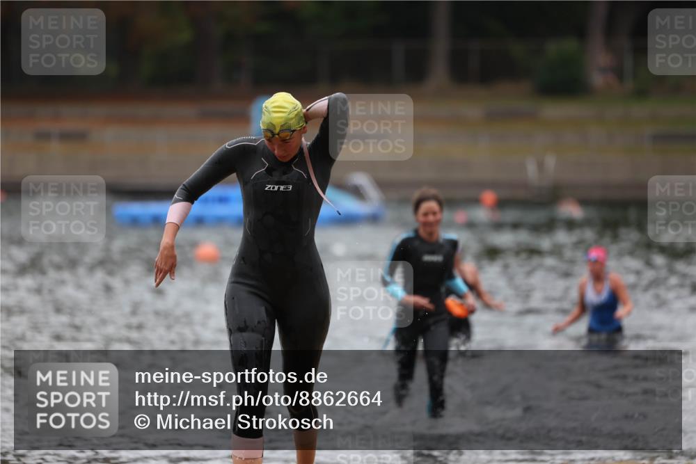 14.09.2025 - Stadtparktriathlon Michael Strokosch http://msf.ph/oto/8862664 14.09.2025 10:09:40 Schwimmen 681, 706, 717 meine-sportfotos.de