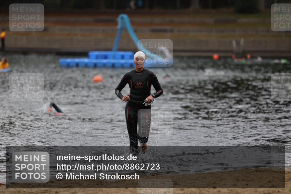 14.09.2025 - Stadtparktriathlon Michael Strokosch http://msf.ph/oto/8862723 14.09.2025 10:10:20 Schwimmen 718 meine-sportfotos.de