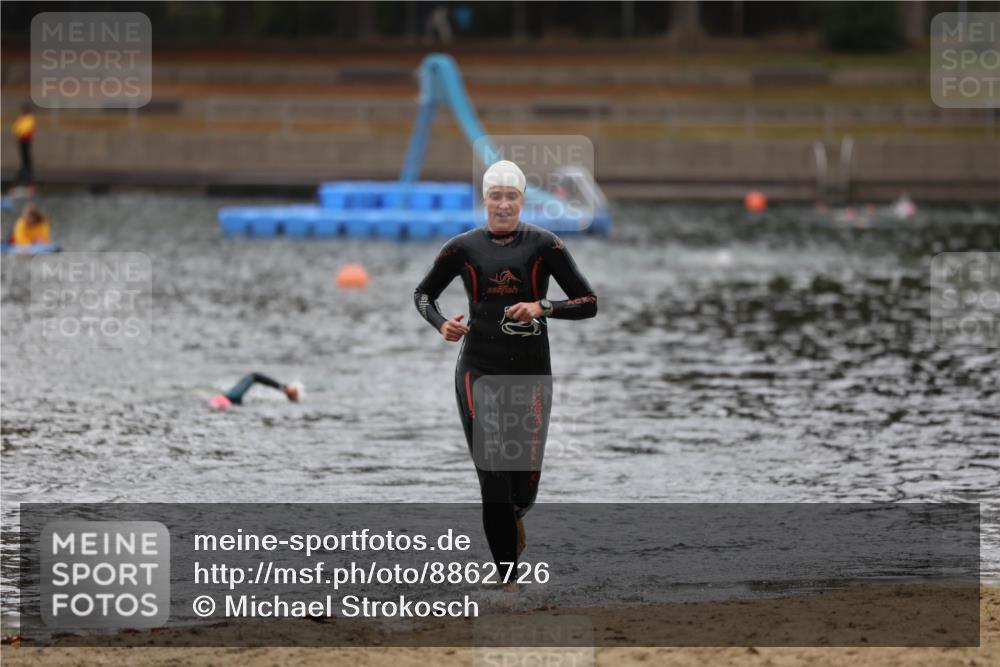 14.09.2025 - Stadtparktriathlon Michael Strokosch http://msf.ph/oto/8862726 14.09.2025 10:10:21 Schwimmen 718 meine-sportfotos.de