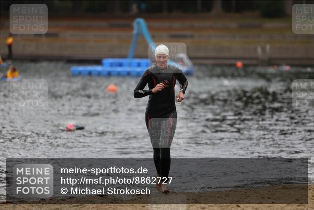 14.09.2025 - Stadtparktriathlon Michael Strokosch http://msf.ph/oto/8862727 14.09.2025 10:10:21 Schwimmen 718 meine-sportfotos.de