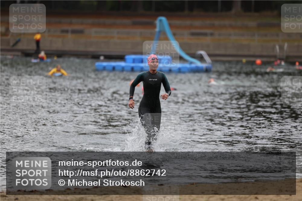 14.09.2025 - Stadtparktriathlon Michael Strokosch http://msf.ph/oto/8862742 14.09.2025 10:10:30 Schwimmen 642, 718 meine-sportfotos.de
