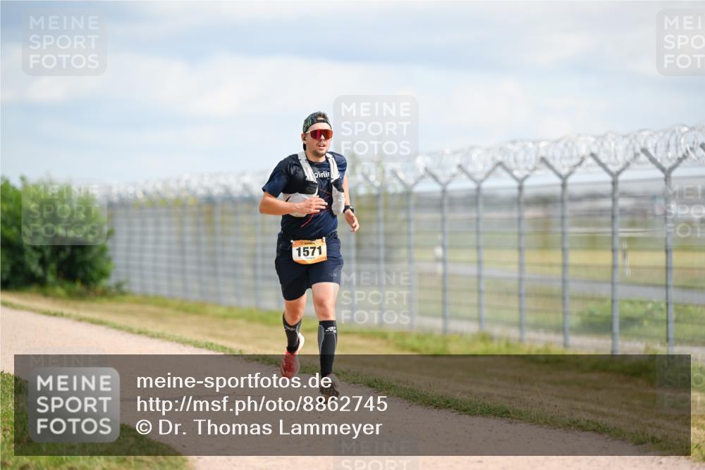 14.09.2025 - Airport Race Dr. Thomas Lammeyer http://msf.ph/oto/8862745 14.09.2025 12:01:56 Laufen 1571 meine-sportfotos.de