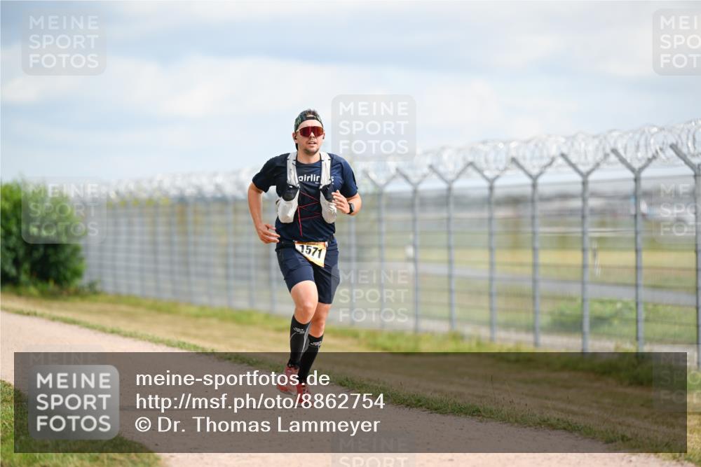 14.09.2025 - Airport Race Dr. Thomas Lammeyer http://msf.ph/oto/8862754 14.09.2025 12:01:56 Laufen 1571 meine-sportfotos.de