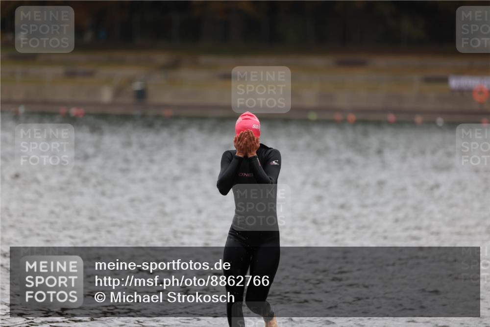 14.09.2025 - Stadtparktriathlon Michael Strokosch http://msf.ph/oto/8862766 14.09.2025 10:11:04 Schwimmen 664, 674 meine-sportfotos.de