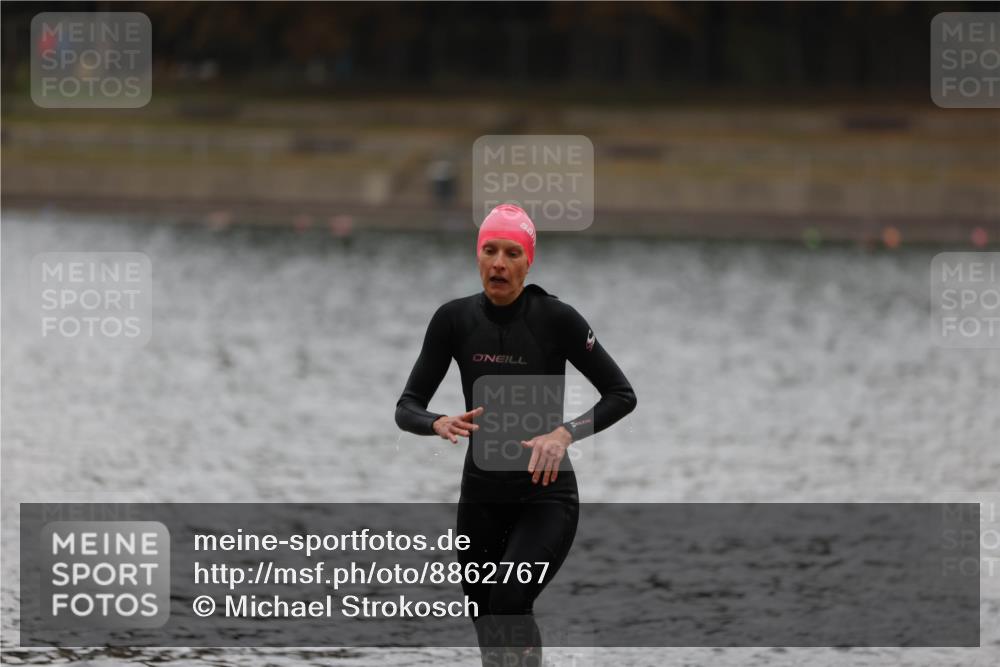 14.09.2025 - Stadtparktriathlon Michael Strokosch http://msf.ph/oto/8862767 14.09.2025 10:11:05 Schwimmen 664, 674 meine-sportfotos.de