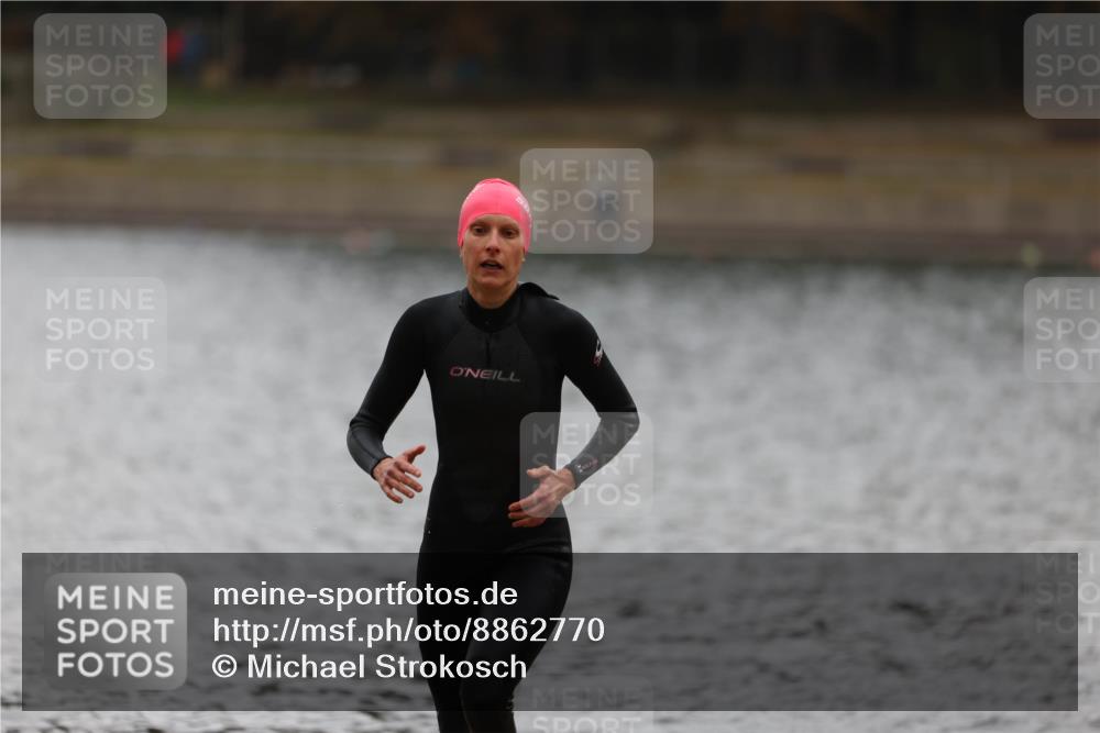14.09.2025 - Stadtparktriathlon Michael Strokosch http://msf.ph/oto/8862770 14.09.2025 10:11:06 Schwimmen 664, 674 meine-sportfotos.de