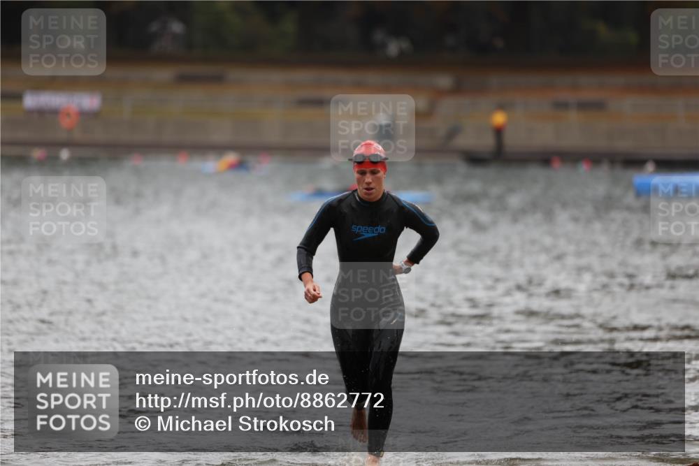 14.09.2025 - Stadtparktriathlon Michael Strokosch http://msf.ph/oto/8862772 14.09.2025 10:11:07 Schwimmen 628, 664, 674 meine-sportfotos.de