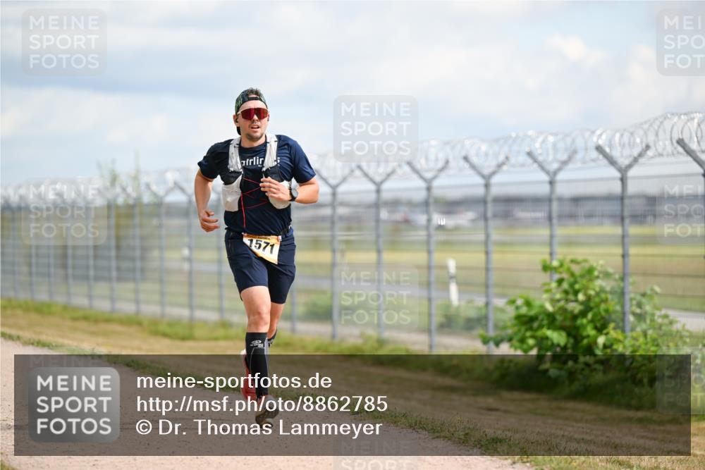 14.09.2025 - Airport Race Dr. Thomas Lammeyer http://msf.ph/oto/8862785 14.09.2025 12:01:58 Laufen 1571 meine-sportfotos.de